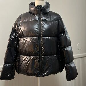 Woman’s UNIQLO ultra light down jacket puffer